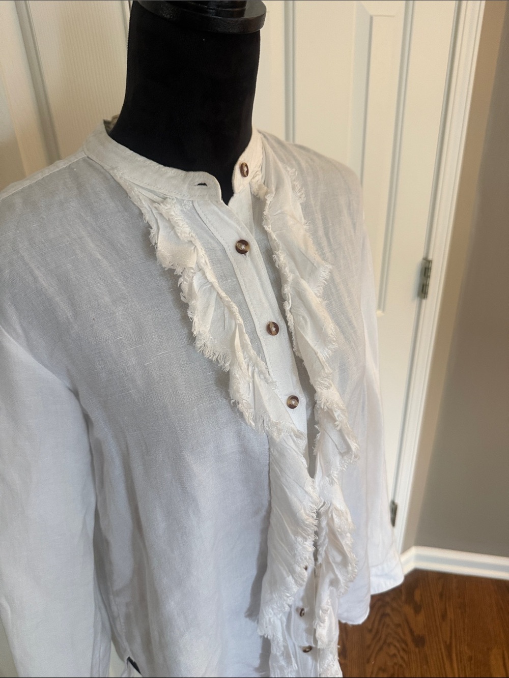 Pilcro White Linen Top with ruffle trim - Picture 4 of 11
